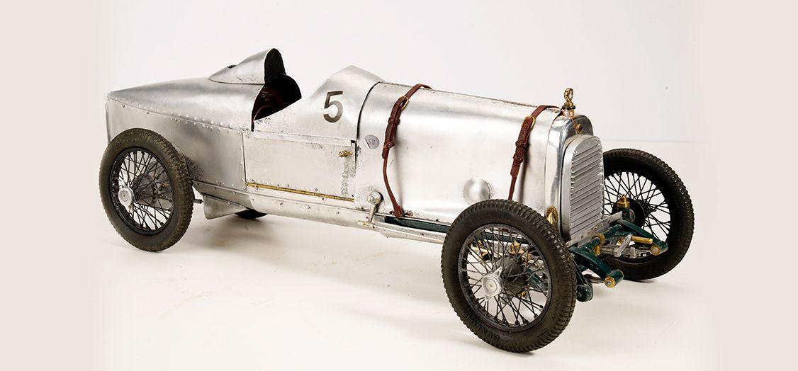 aston martin, razor blade model